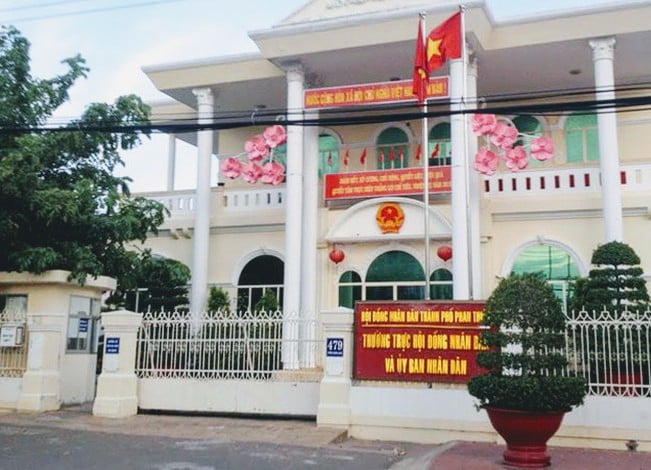 TP.Phan Thiết cảnh báo các hộ kinh doanh không mua tài liệu của người giả danh nhân viên y tế. Ảnh minh họa không liên quan đến bài viết