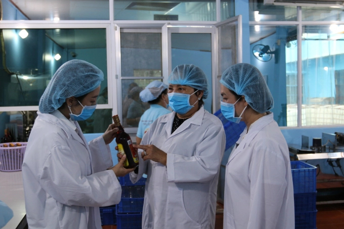 Nước mắm Phú Quốc là sản phẩm đầu tiên của Việt Nam được bảo hộ tên gọi xuất xứ trên thị trường của các nước thuộc Liên minh châu Âu (EU). Ảnh: Ngọc Trinh.