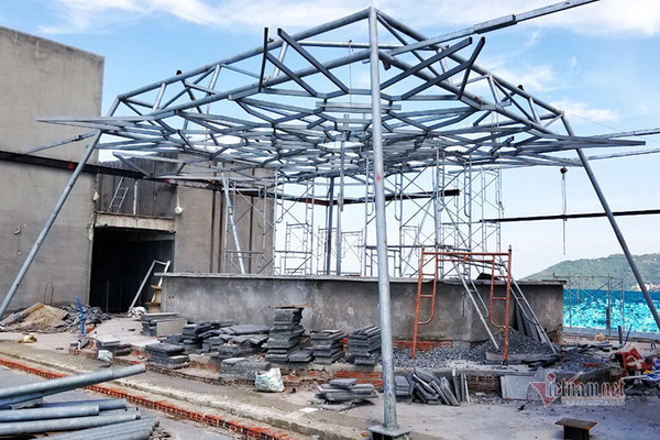 Công trình xây dựng không phép trên sân thượng Cao ốc Sơn Thịnh 2.