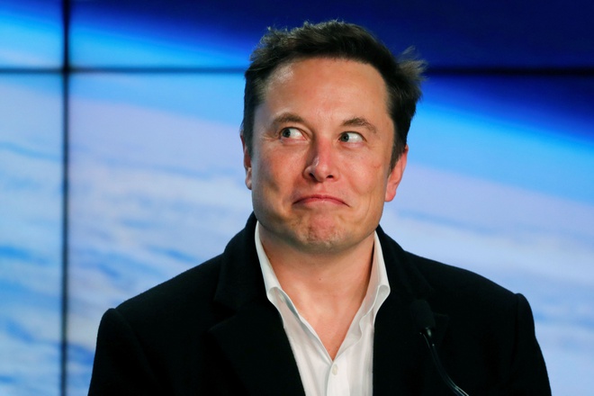 Tỷ phú Elon Musk vượt Mark Zuckerberg để trở thành người giàu thứ 3 thế giới sau cú thăng hoa của cổ phiếu Tesla trong ngày 1/9. Ảnh: CNBC.