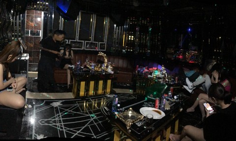 Nhiều dân chơi bị phát hiện phê ma túy trong quán karaoke trá hình