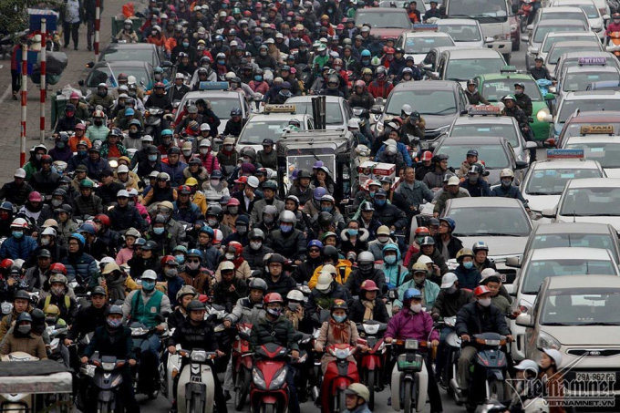 Với đặc thù về giao thông, xe máy vẫn là phương tiện được người dân sử dụng nhiều nhất tại các đô thị lớn như Hà Nội và TP. HCM.
