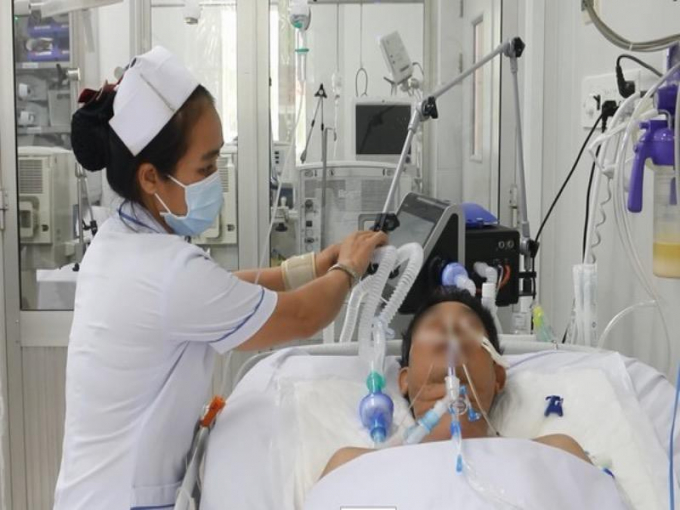 Một bệnh nhân ngộ độc pate chay được điều trị tại Bệnh viện Chợ Rẫy. Ảnh: BVCC