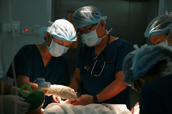 Phẫu thuật tim hở sử dụng giảm đau gây tê mặt phẳng cơ dựng sống tại Vinmec. Vinmec đang là hệ thống y tế tư nhân hàng đầu tại Việt Nam ứng dụng nhiều công nghệ mới trong chăm sóc sức khỏe, điều trị y tế - Ảnh: BVCC