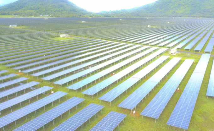 Cánh đồng năng lượng điện mặt trời dưới chân núi Cấm thuộc xã An Hảo, huyện Tịnh Biên do ASM đầu tư.