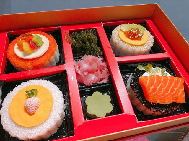 Chị Như chỉ cần 45 phút để thực hiện 1 hộp bánh trung thu sushi hoàn thiện không kể phần trang trí.