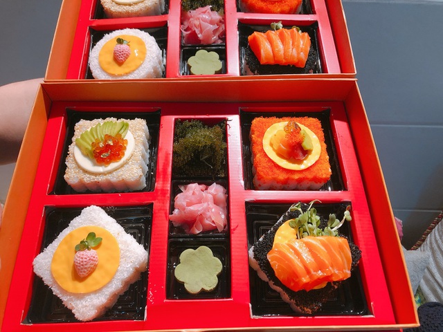 Bánh trung thu sushi hiện có loại hình tròn và hình vuông.