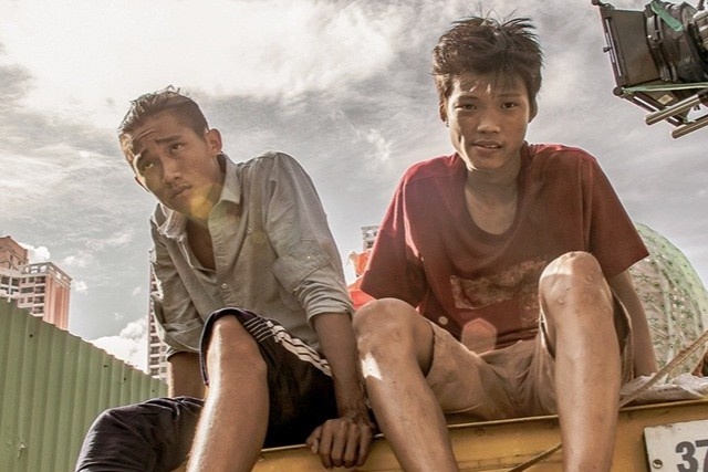 Bộ phim Ròm khai thác chủ đề về người lao động nghèo, đặc biệt là những trẻ em đường phố.