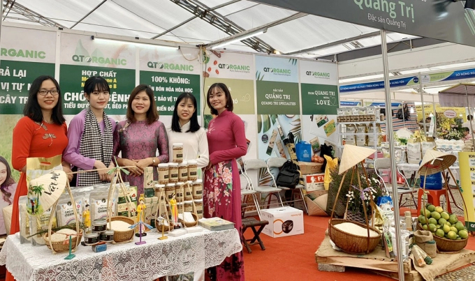 Gạo hữu cơ Quảng Trị được giới thiệu tại Hội chợ nước ngoài. Ảnh: D.L.