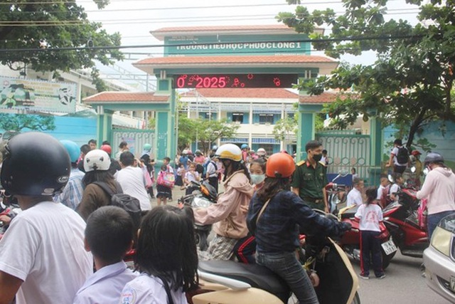 Trường Tiểu học Phước Long 1 (phường Phước Long, TP Nha Trang) bị phụ huynh tố bớt xén bữa ăn học sinh.