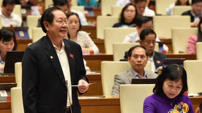 Bộ trưởng Bộ Nội vụ Lê Vĩnh Tân trả lời chất vấn của các đại biểu Quốc hội ngày 9.11ẢNH GIA HÂN