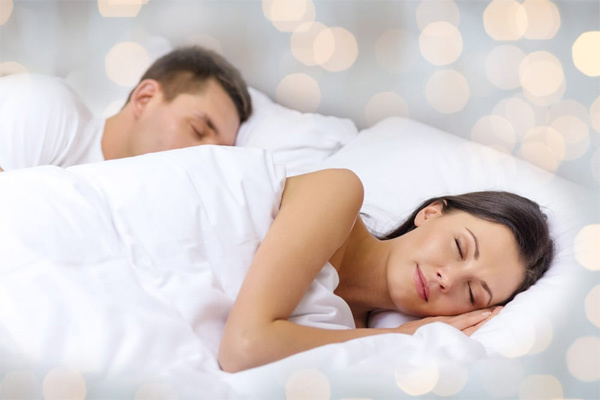 Tư thế ngủ nghiêng có lợi cho sức khỏe hơn. Ảnh minh họa: Sleepdoctor