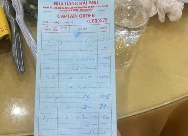 Khách hàng tố nhà hàng