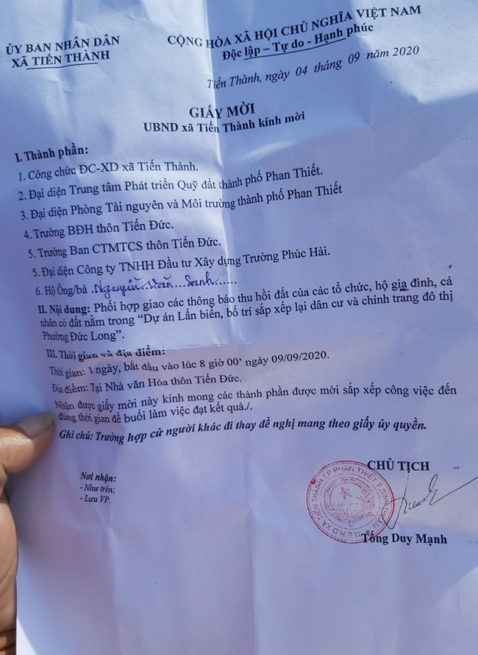 Ngày 17/4/2017, UBND tỉnh Bình Thuận đã có Quyết định chủ trương đầu tư số 1017/QĐ-UBND với việc chấp thuận cho Công ty Trường Phúc Hải thực hiện dự án. Thế nhưng ngày 9/9/2020, chính quyền mới ra thông bao thu hồi đất khu tái định cư của người dân đã sinh sống từ năm 1994.