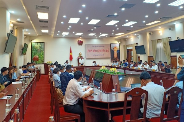 Cuộc họp báo ngày 18/11/2020 do UBND tỉnh Bình Thuận tổ chức để thông tin cho báo chí liên quan tới 4 dự án không thông qua đấu giá, nhưng vẫn chưa có lời giải.