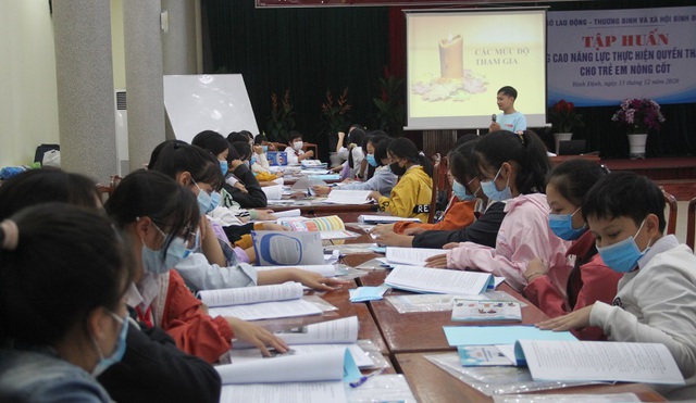 100 học sinh ở Bình Định tham gia lớp tập huấn nâng cao năng lục cho nhóm trẻ em nòng cốt.
