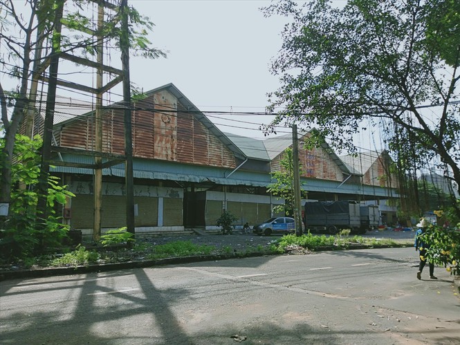 Chợ Tân Phú (quận 9) đang xuống cấp. Ảnh: Thanh Quang