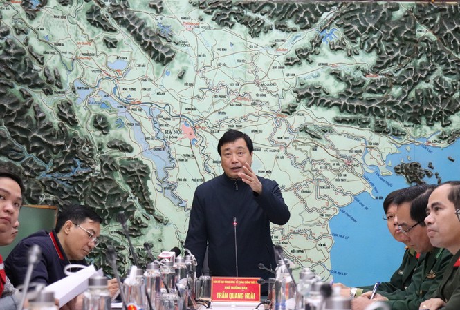 Ông Trần Quang Hoài, Phó Trưởng ban chỉ đạo Trung ương về Phòng chống thiên tai yêu cầu các địa phương không chủ quan, tập trung kêu gọi, hướng dẫn tàu thuyền và chủ động các biện pháp ứng phó với bão số 14.