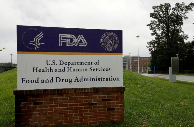 Mỹ cảnh báo xuất hiện biến thể mới của virus SARS-CoV-2 -0Biển chỉ dẫn bên ngoài Cục quản lý thực phẩm và dược phẩm Mỹ (FDA). Ảnh: Reuters.
