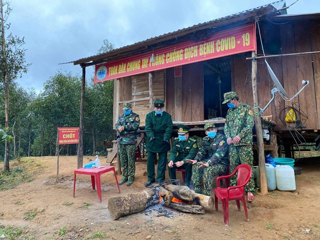 Đồn Biên phòng Hướng Lập (Bộ đội Biên phòng Quảng Trị) lập chốt kiểm soát phòng chống COVID-19 trong những ngày giá rét (Ảnh minh họa).