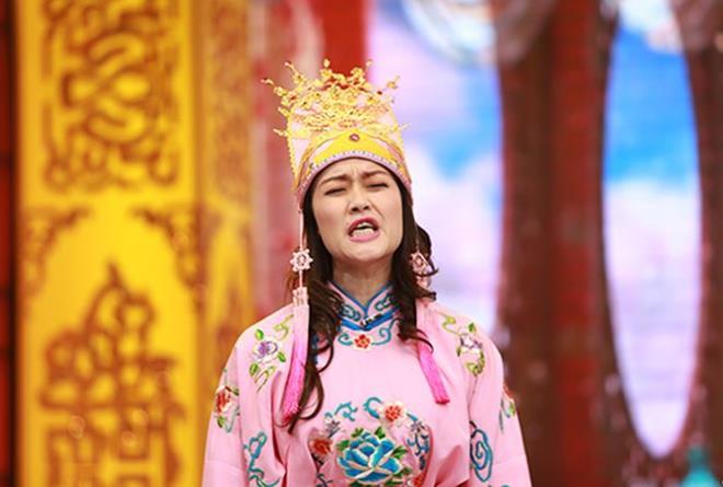 Vân Dung tiếp tục vai Táo Y tế, thương hiệu của chị trong nhiều năm, tại chương trình Táo quân 2021 - Gặp nhau cuối năm.