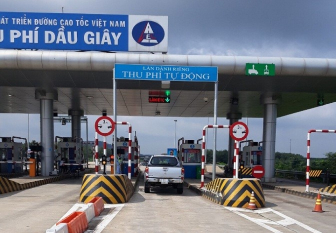 Công nghệ ETC trên tuyến cao tốc TP.HCM-Long Thành-Dầu Giây khác với công nghệ Thủ tướng lựa chọn. VEC cho rằng, muốn chuyển đổi sang công nghệ khác cần thời gian, nên mong tài xế tiếp tục trả tiền mặt qua trạm.