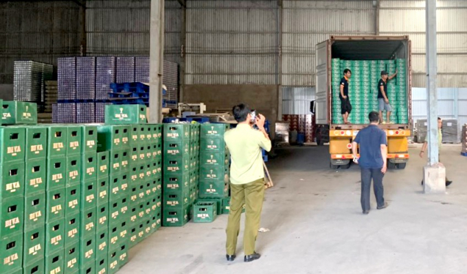 Cục quản lý thị trường phát hiện hơn 4.000 thùng bia Sài Gòn Việt Nam vi phạm quyền sở hữu công nghiệp. Ảnh: Cục quản lý thị trường Bà Rịa - Vũng Tàu.
