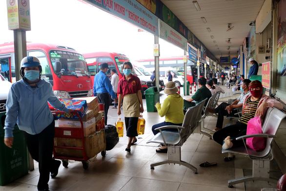Các hãng xe tại bến xe Miền Đông (Q.Bình Thạnh, TP.HCM) đang lên kế hoạch phục vụ hành khách dịp tết - Ảnh: HOÀNG AN
