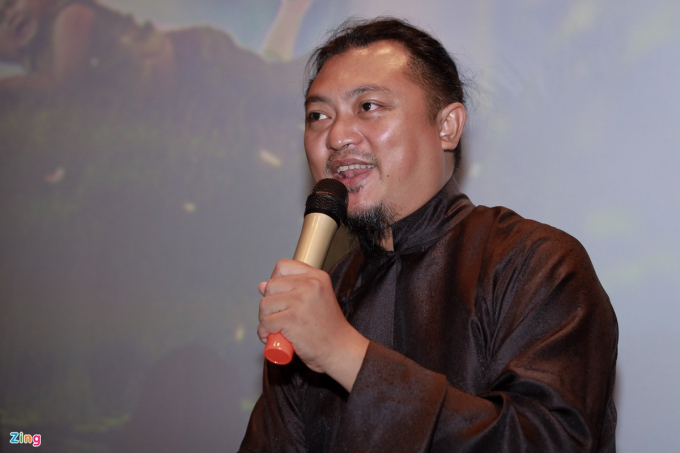 Đạo diễn Phan Gia Nhật Linh chia sẻ trong buổi trao đổi về phim Trạng Tí. Ảnh: Phương Lâm.