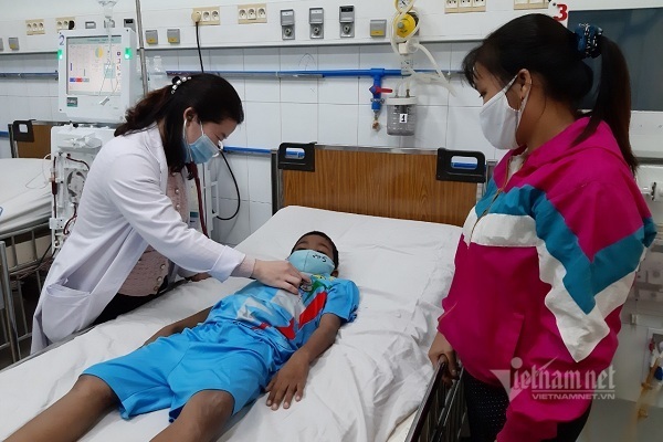 Thổ Văn Minh mới 9 tuổi nhưng mắc phải căn bệnh suy thận mạn giai đoạn cuối.