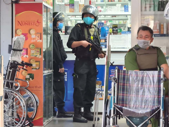 Công an tỉnh Đồng Nai kiểm tra nhà thuốc vào ngày 4/12