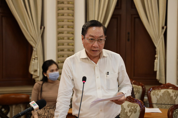 Ông Nguyễn Tấn Bỉnh - giám đốc Sở Y tế TP.HCM, báo cáo tình hình dịch COVID-19 tại