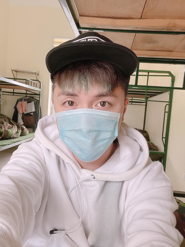 Minh Vương đăng ảnh tại khu cách ly tập trung. (Ảnh: FBNV)