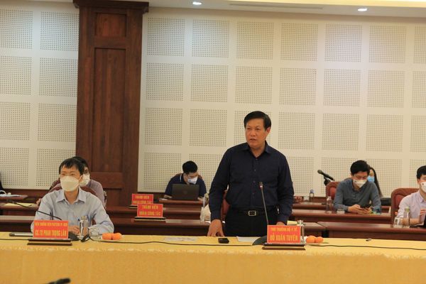 Thứ trưởng Bộ Y tế Đỗ Xuân Tuyên tại buổi việc với tỉnh Gia Lai về công tác phòng chống dịch Covid-19