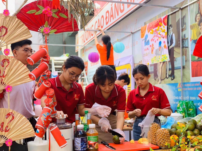 Sinh viên Trường CĐ Bách khoa Sài Gòn tổ chức hội Xuân