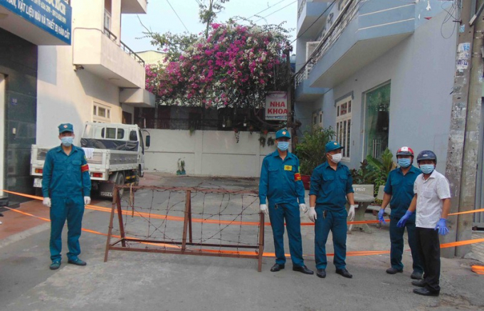 Phong tỏa điểm trên địa bàn phường Trung Mỹ Tây, quận 12, TP.HCM. Ảnh: TRẦN NGỌC