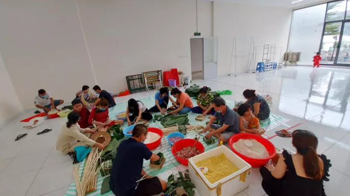Dù ở chung cư cao tầng nhưng nơi đây vẫn đầy ắp tình làng, nghĩa xóm như ở quê.