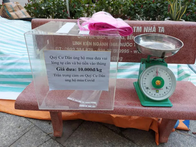Khách tự cân và tự trả tiền