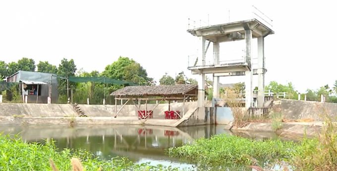Một số cống ở tỉnh Vĩnh Long đã đóng lại do nước mặn tăng cao.