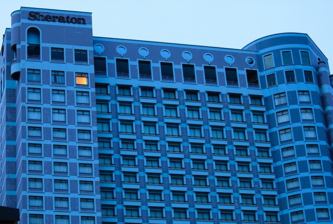 Khách sạn Sheraton Saigon Hotel & Tower vắng vẻ trong đợt cách ly xã hội năm 2020. Ảnh: Quỳnh Danh.