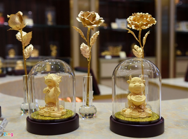 Sản phẩm mạ vàng Kim ngưu phúc lộc của DOJI phục vụ thị trường ngày vía Thần Tài năm nay có giá khoảng 1,9 triệu đồng. Ảnh: Việt Hùng.
