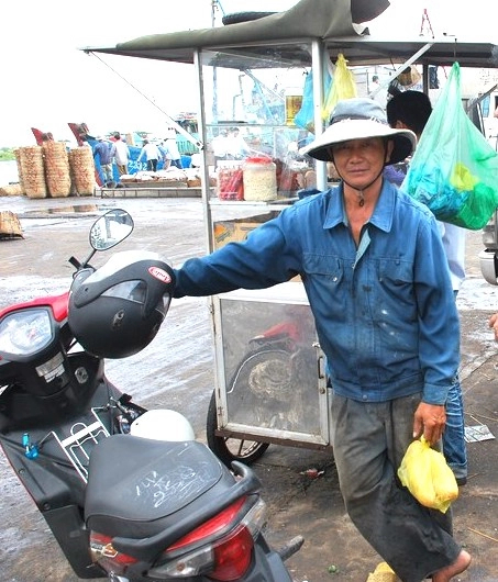 Anh Lê Minh Thắng, ngư dân thuyền thúng ở Long Hải: 