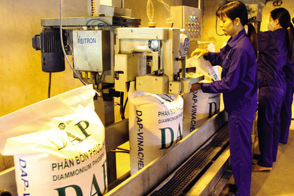 Sản xuất phân bón DAP tại một nhà máy ở phía Bắc - Ảnh: VINACHEM
