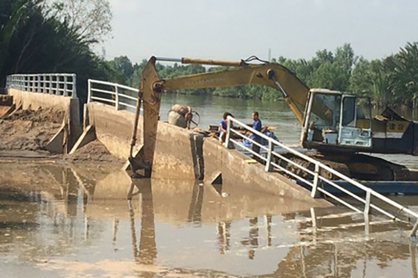Sự cố sạt lở bờ kè bảo vệ khu dân cư Tắc Sông Chà, huyện Cần Giờ xảy ra vào năm 2018.