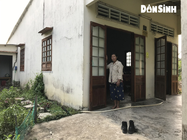 Người dân ở Tiền Giang liên tục thiếu nước ngọt vì khô hạn mặn.