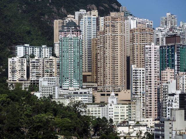 Năm 2020 là năm thứ 11 Hong Kong đứng đầu danh sách những thị trường nhà đất đắt đỏ nhất thế giới. Ảnh: Bloomberg.