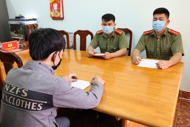 Công an huyện Gò Dầu tống đạt quyết định xử phạt hành chính người 