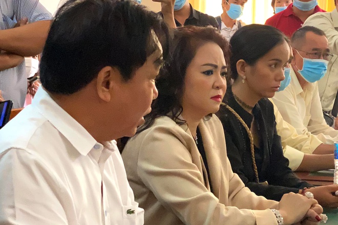 Vợ chồng ông Dũng