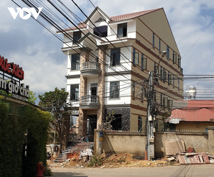 Công trình biệt thự vẫn đang tiếp tục thi công như thách thức dư luận.