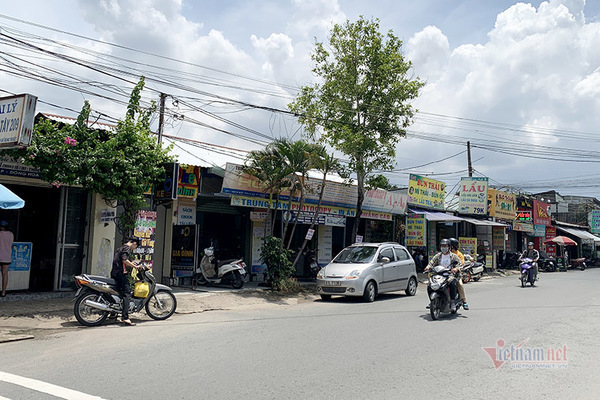 Cùng nhận chuyển nhượng quyền sử dụng đất từ một người nhưng hai hộ được bồi thường đất và cấp suất đất tái định cư, trong khi hộ bà Sự lại không được.